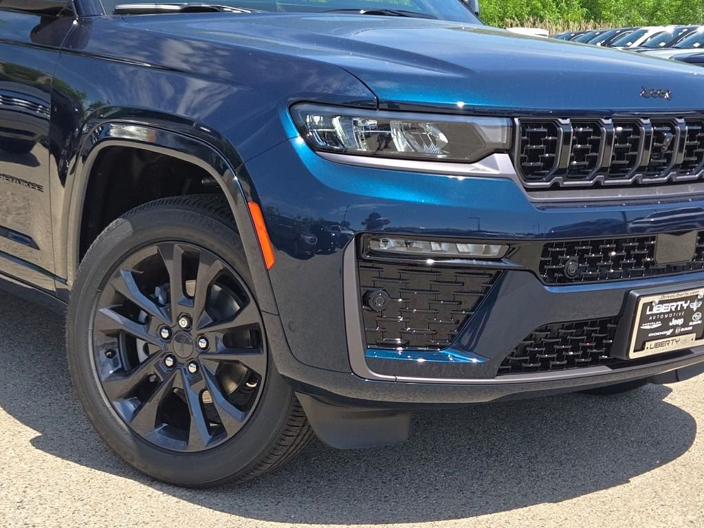 New 2026 Fathom Blue Pearl-Coat Exterior Paint Jeep Limited Reserve image 3