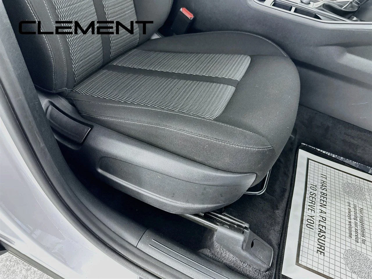 Certified Used 2022 Glacial White Pearl Kia LX image 32