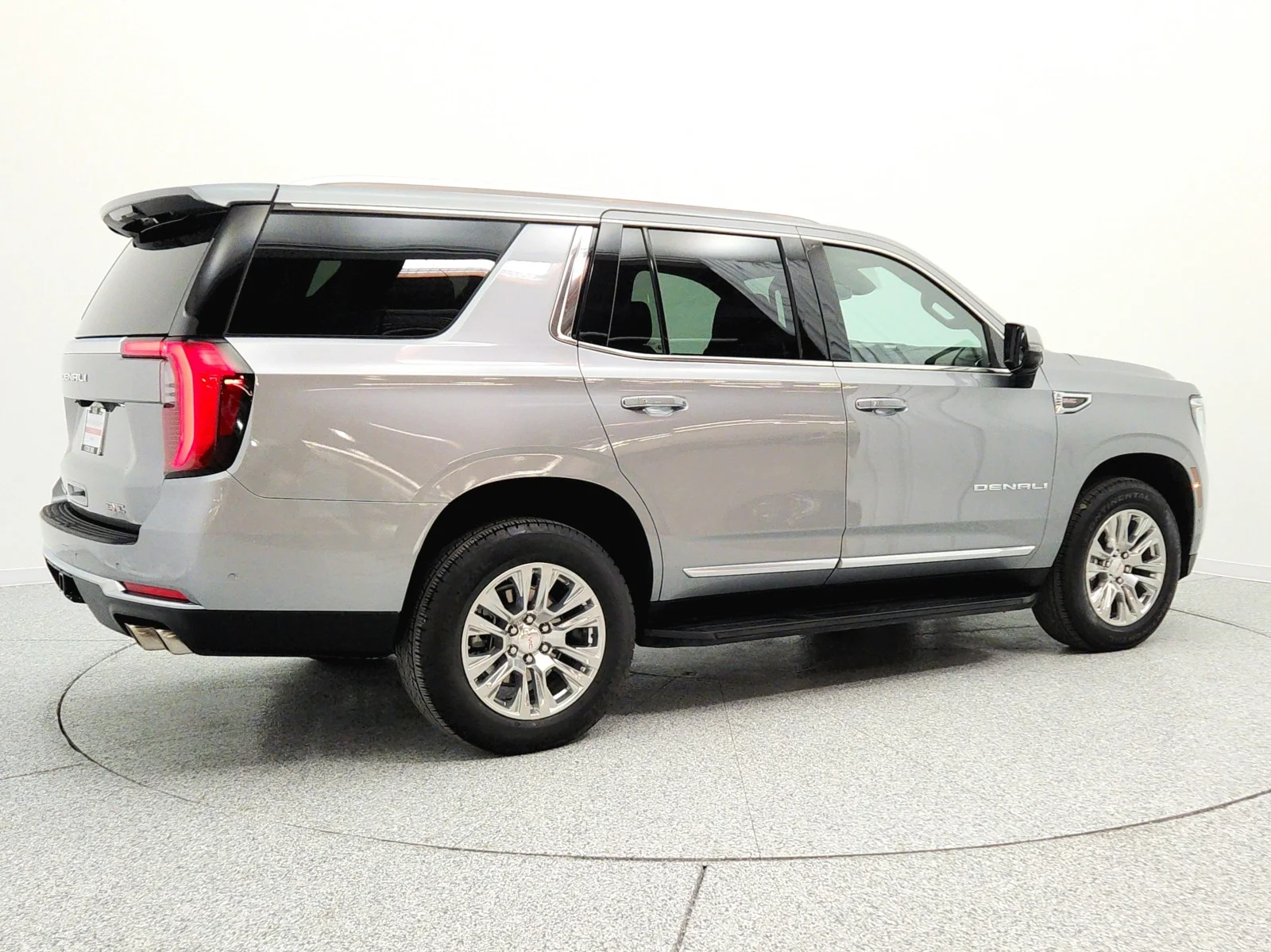 Used 2025 Sterling Metallic GMC 4WD 4dr Denali image 5