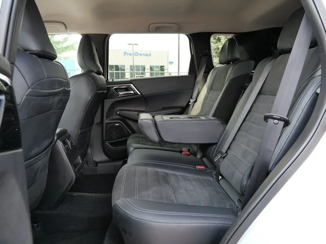 Certified Used 2025 White Diamond Mitsubishi SE image 11