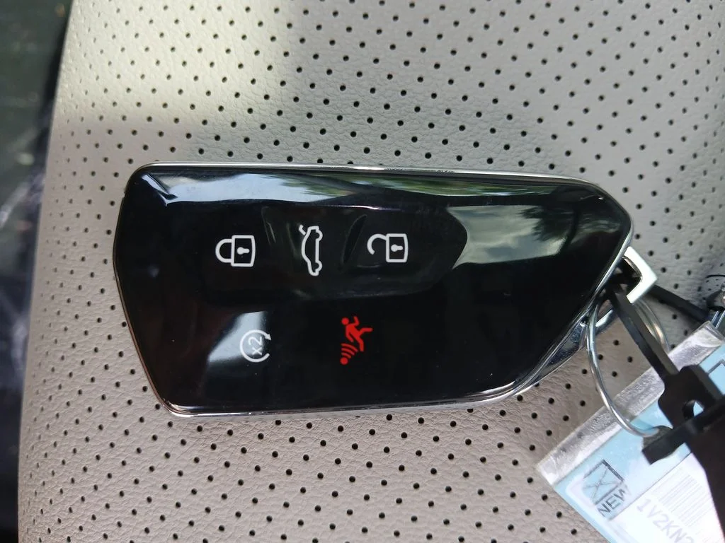 Used 2026 Gray Volkswagen SE w/Technology image 28