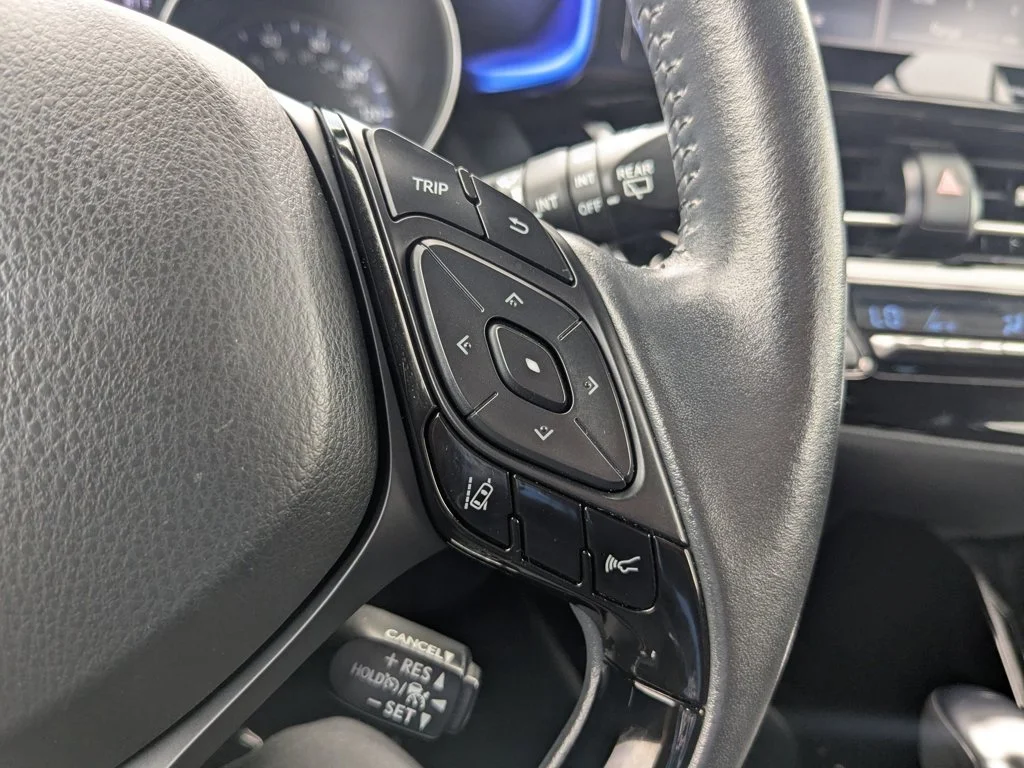 Used 2021  Toyota LE image 22
