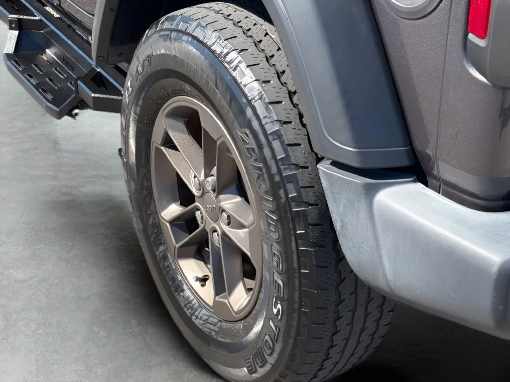 Used 2021 Granite Crystal Metallic Clearcoat Jeep Unlimited Sport image 9