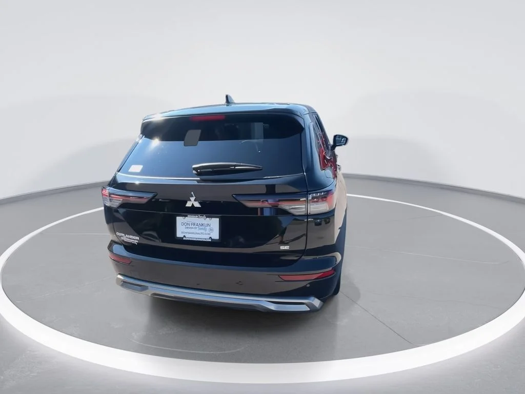 Used 2025 Black Mitsubishi SE image 8