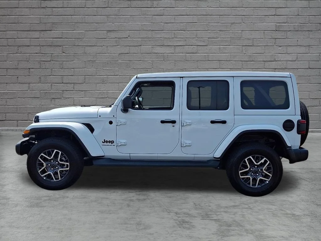 Used 2025 White Jeep 4-Door Sahara 4x4 image 7