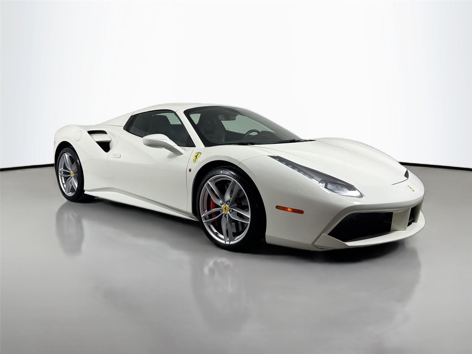 Used 2018 Bianco Avus Ferrari Base image 9