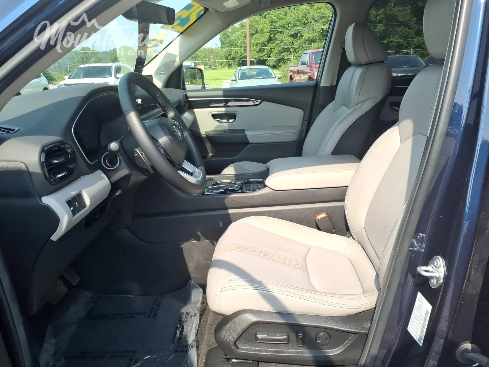 Used 2025 Obsidian Blue Pearl Honda Touring image 14