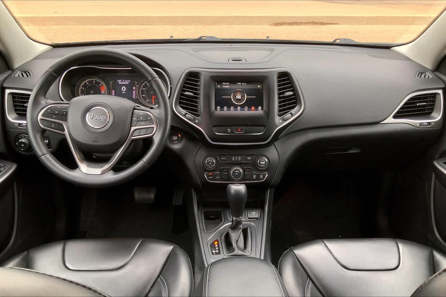 Used 2019 Diamond Black Crystal Pearlcoat Jeep Latitude Plus image 16