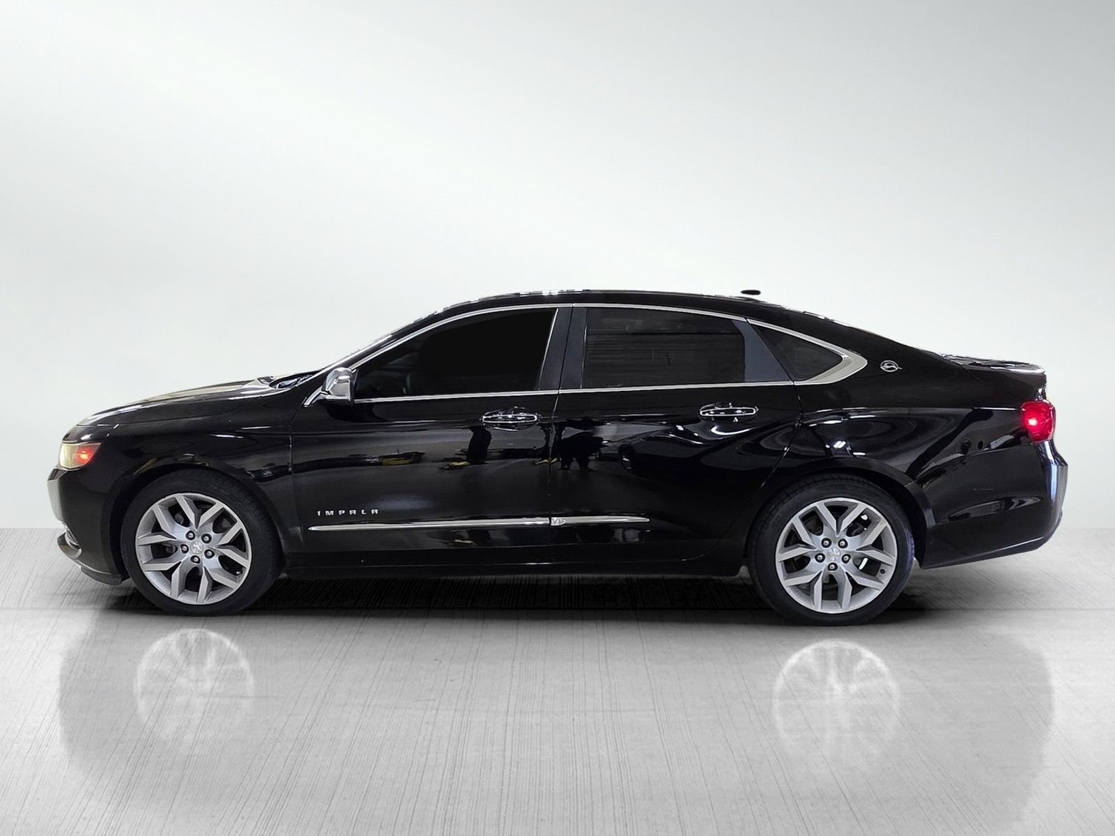 Used 2015 BLACK Chevrolet LTZ image 4