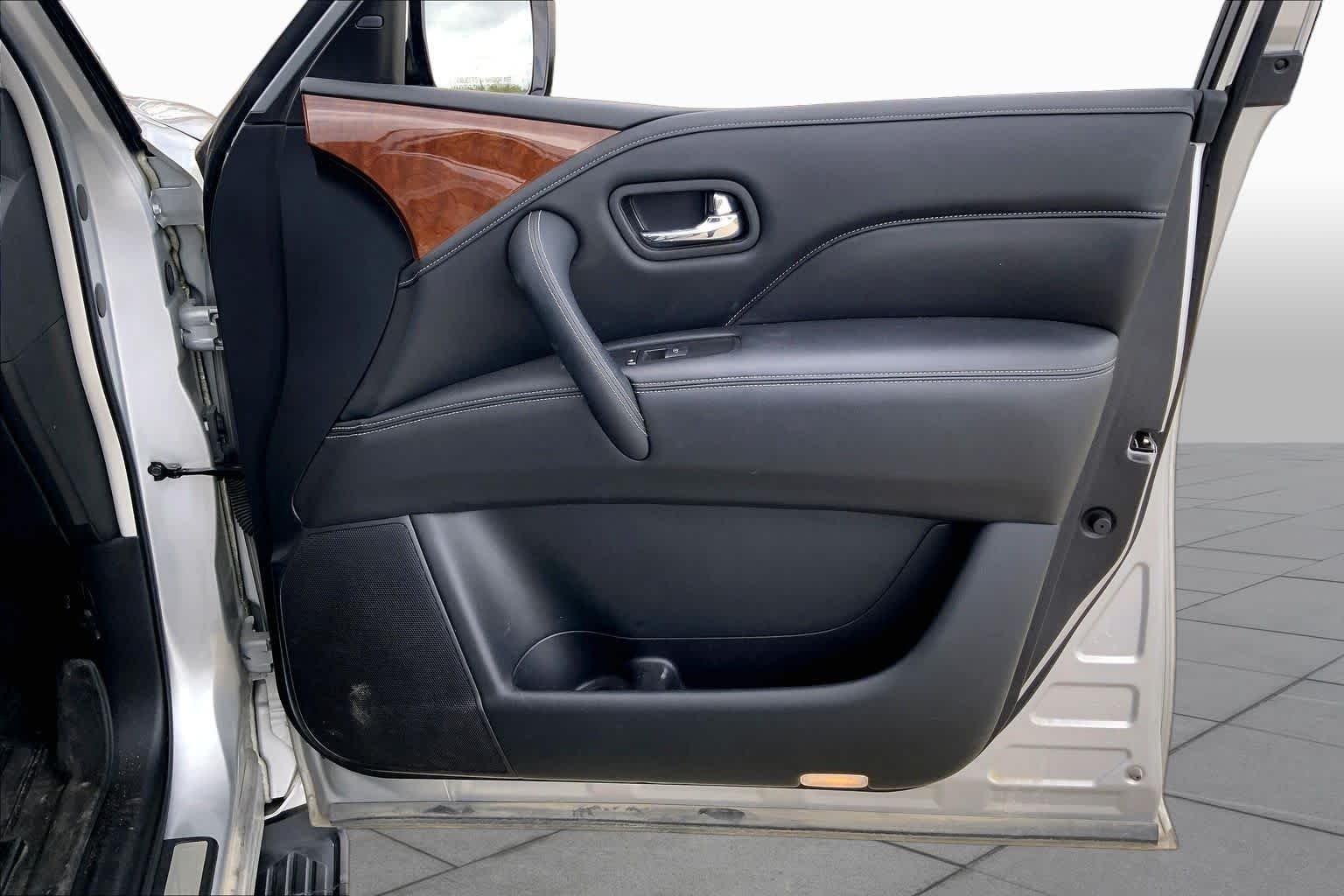 Used 2019 Liquid Platinum INFINITI LUXE image 23