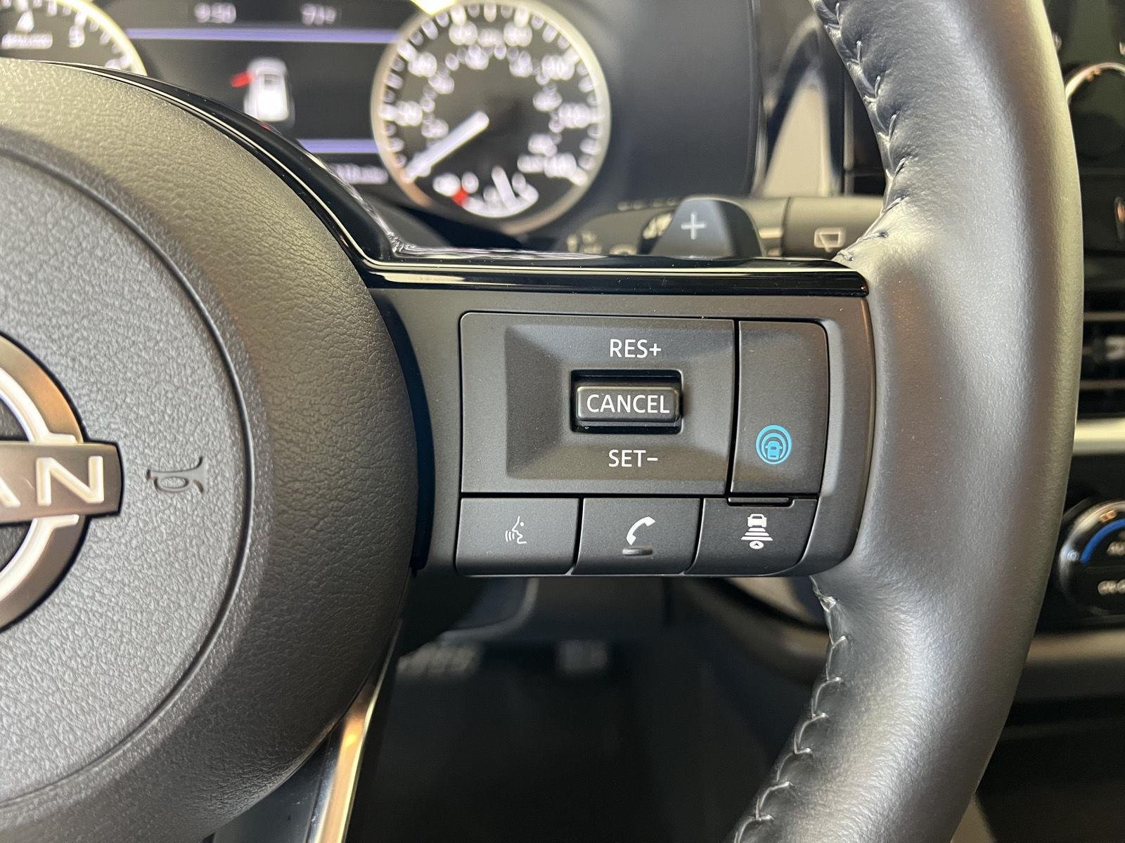 Used 2023 Pearl White Tricoat Nissan SL image 16