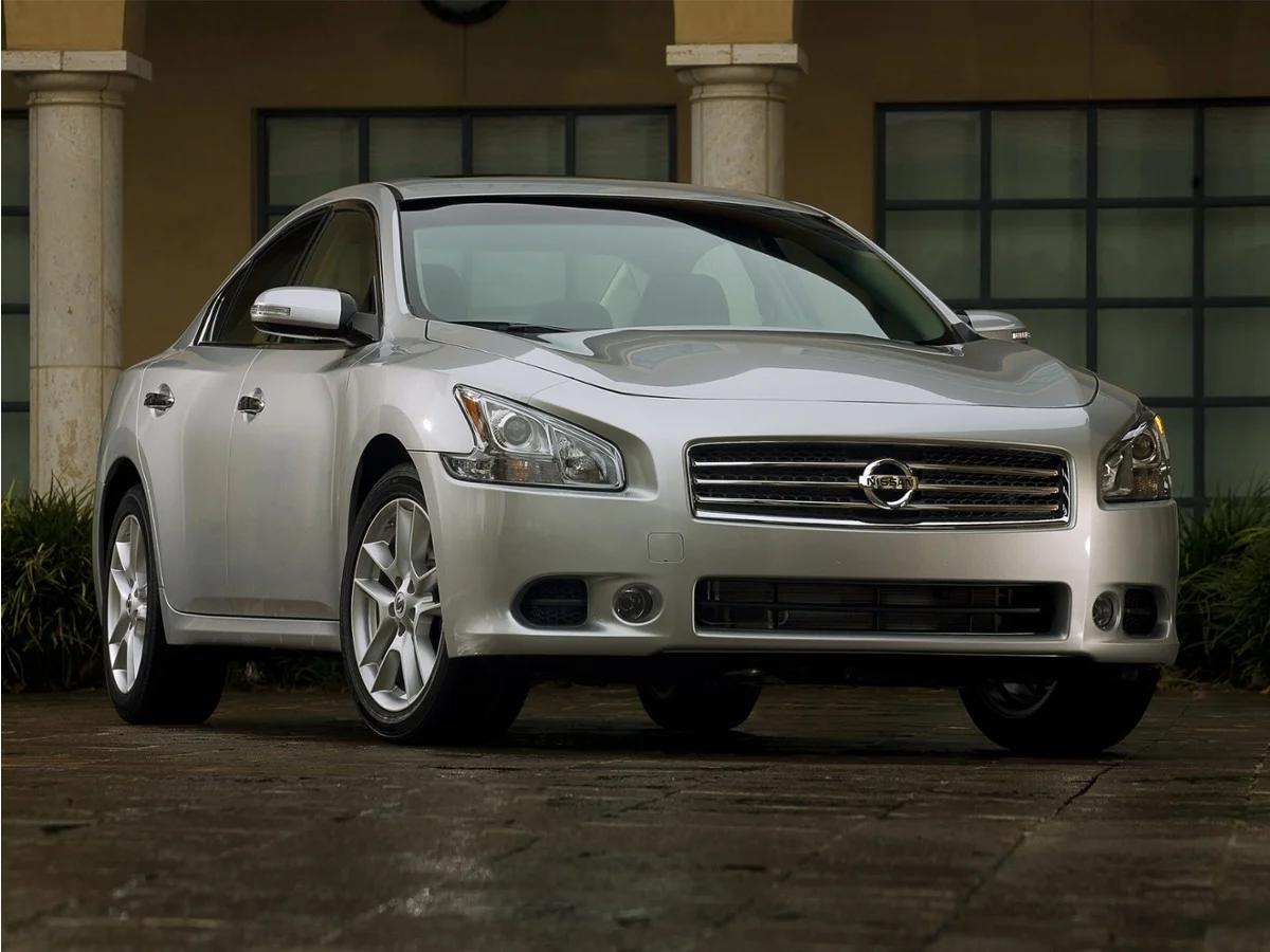 Used 2011 Silver Nissan 3.5 SV image 1