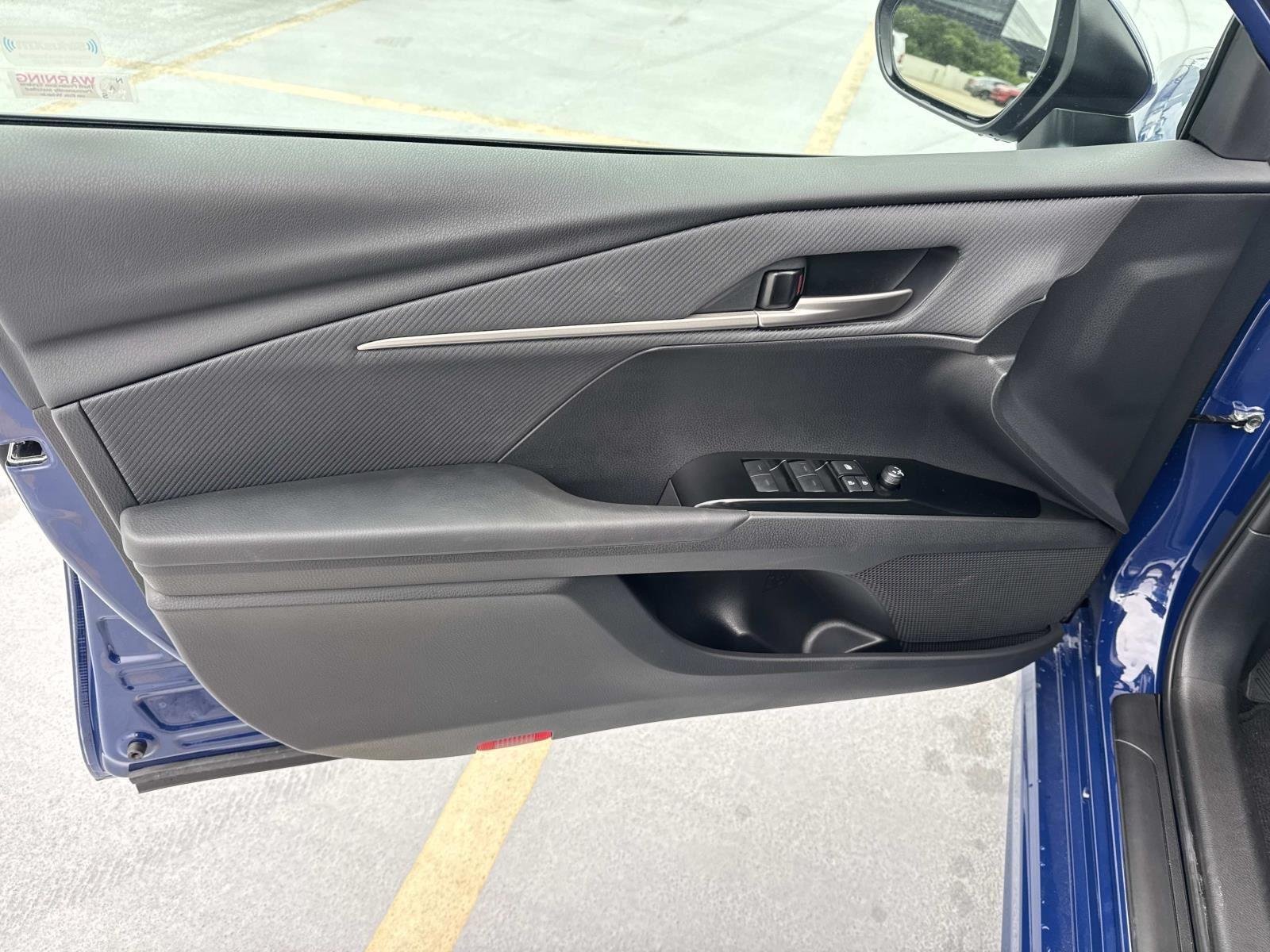 Used 2026 Reservoir Blue Toyota se image 19