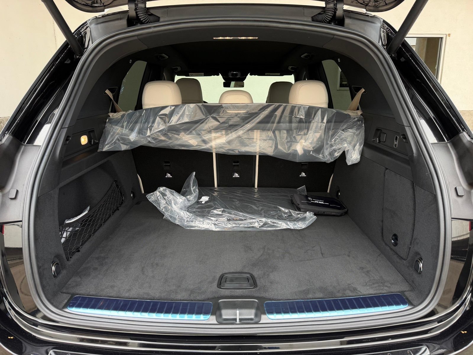 New 2026 Obsidian Black Metallic Mercedes-Benz GLE 580 image 45