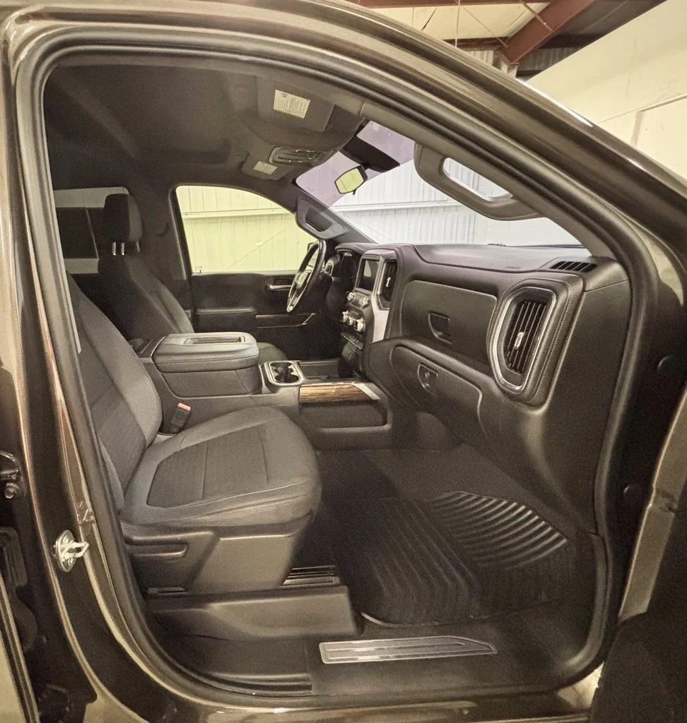 Used 2020  GMC Elevation image 18