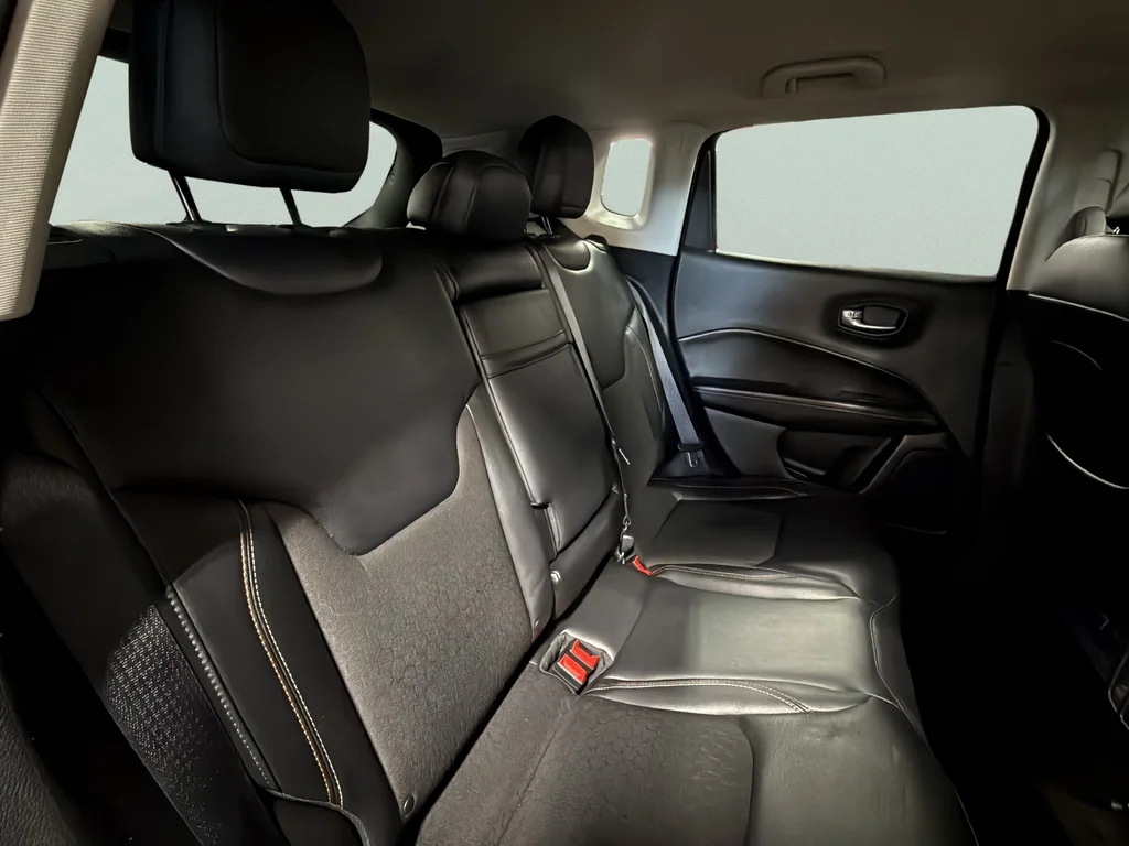 Used 2018 Gray Jeep Latitude image 14