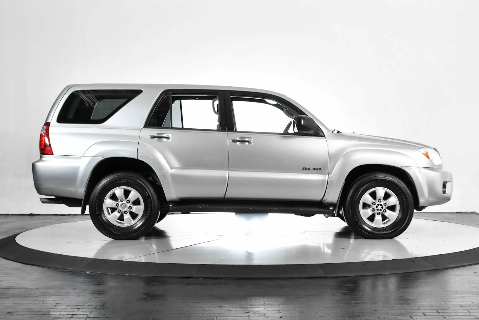 Used 2008 Titanium Metallic Toyota SR5 image 7