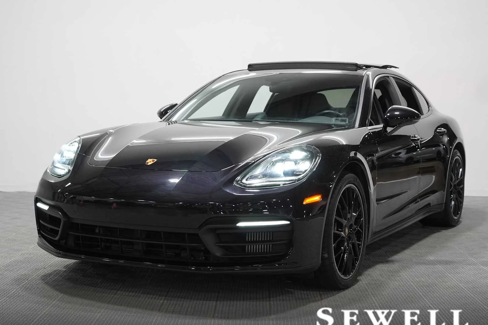 2022 Porsche Panamera's photo