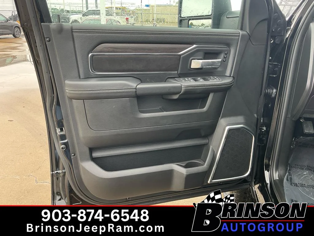New 2026 Diamond Black Crystal Pearl-Coat Exterior Paint RAM Laramie image 10