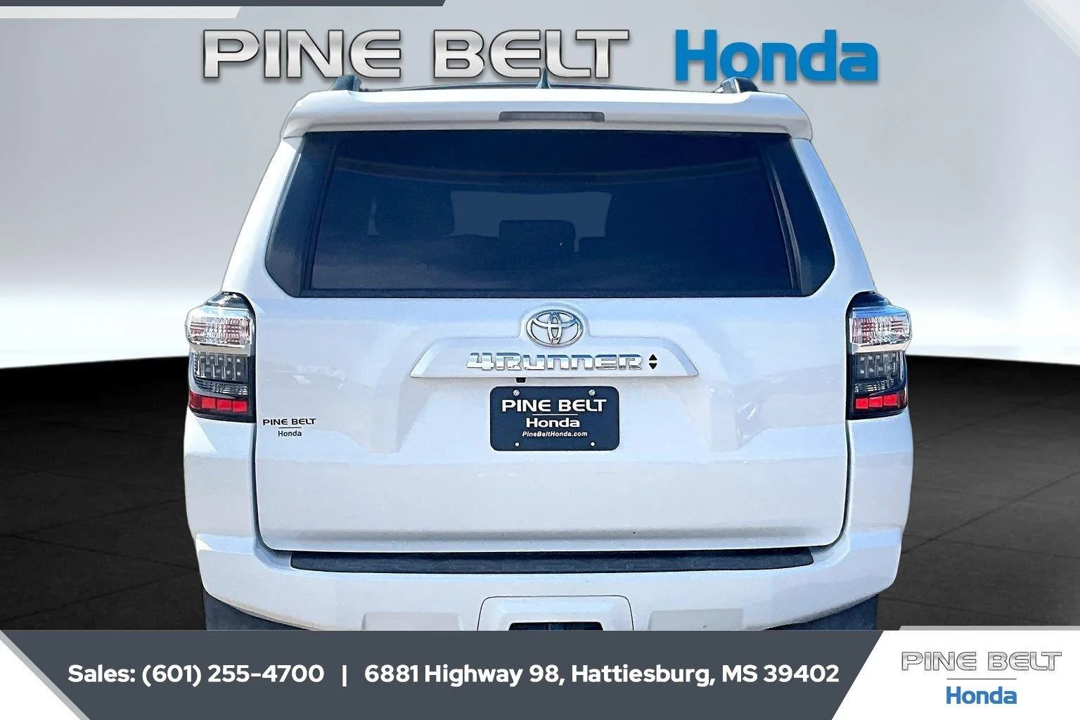 Used 2022 Super White Toyota SR5 image 4
