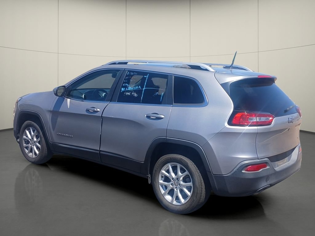 Used 2018 Silver Jeep Latitude Plus image 5
