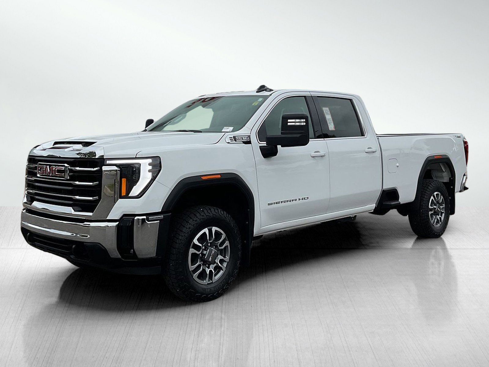 2025 GMC Sierra SLE 4WD Crew Cab Standard Box SRW's photo