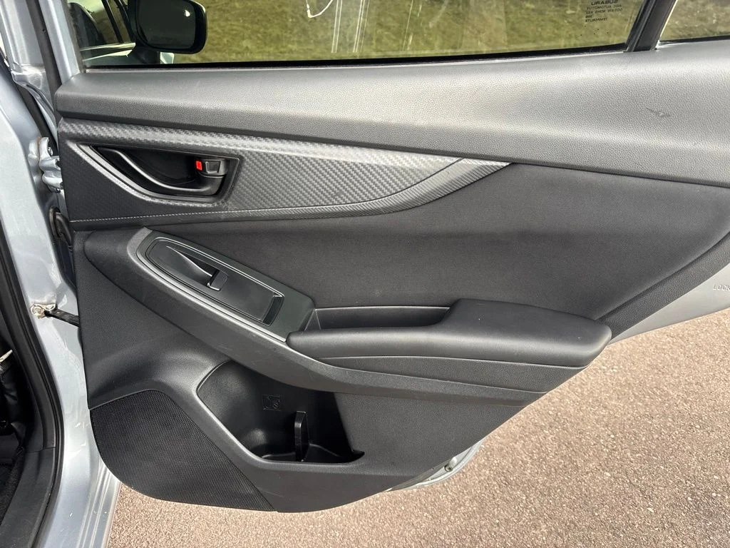 Used 2018 Silver Subaru 2.0i image 16