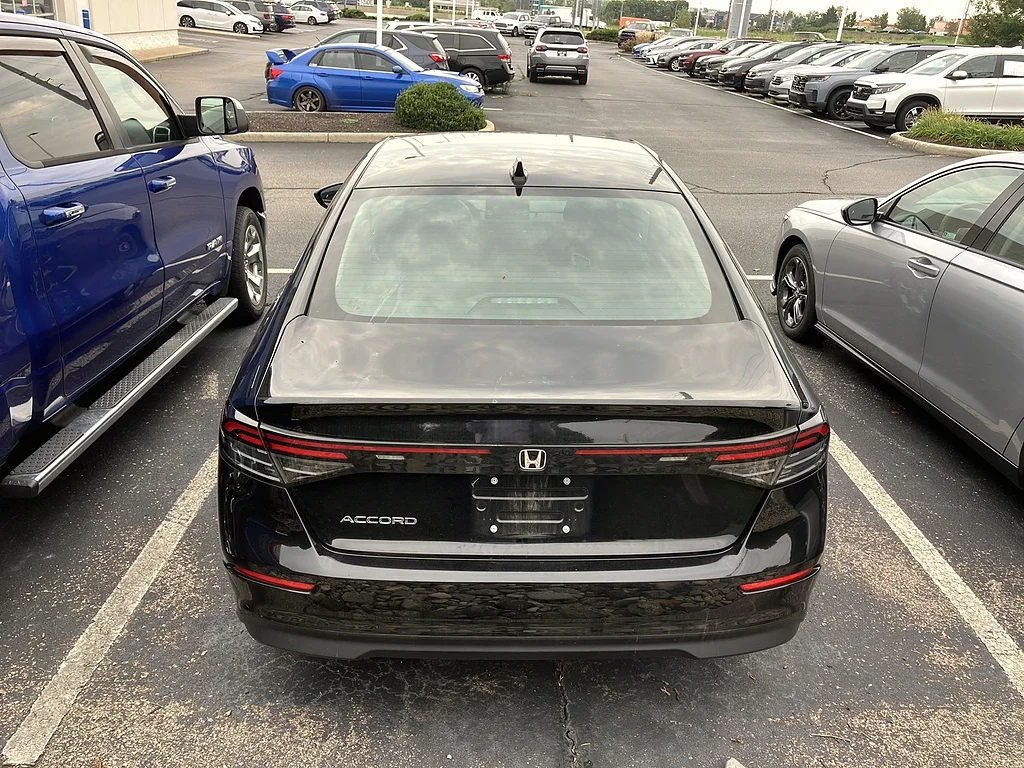 Certified Used 2023 BLACK Honda EX image 5