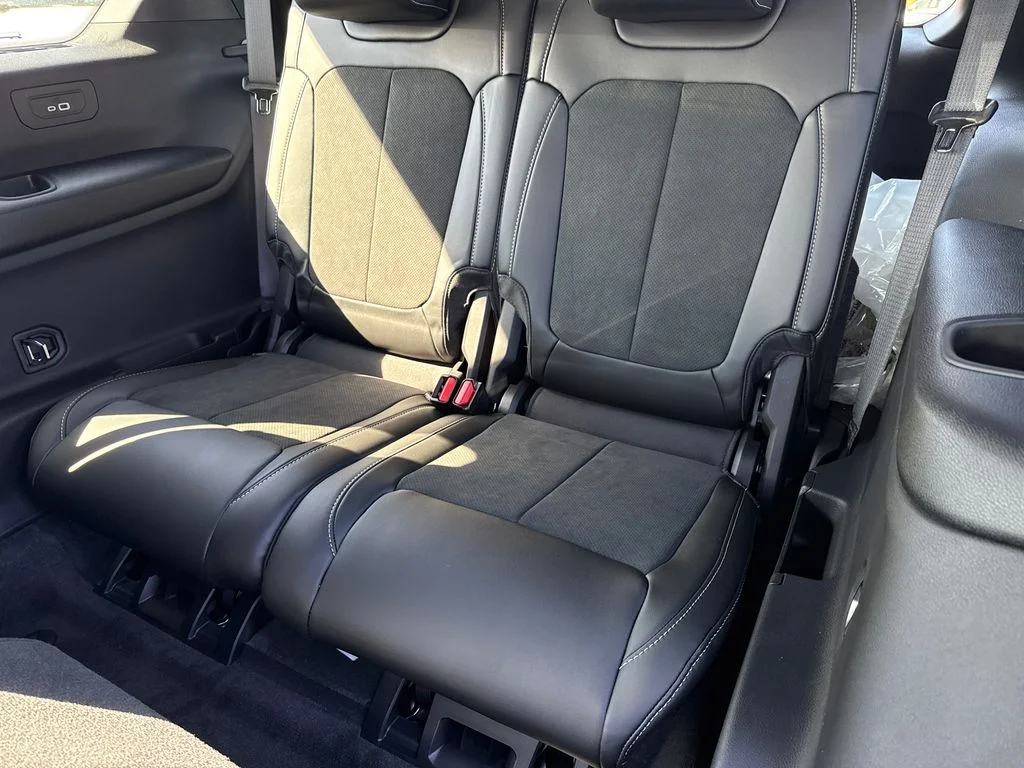 New 2026 Baltic Gray Metallic Clear-Coat Exterior Paint Jeep Altitude image 14