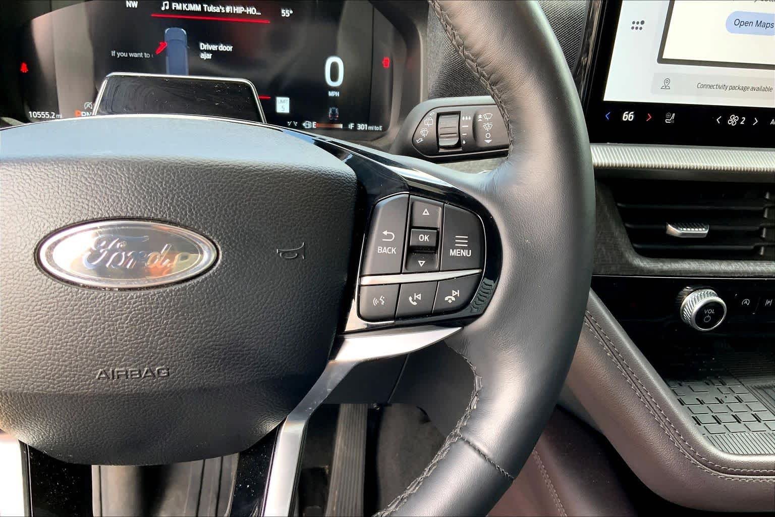 Used 2025 Agate Black Metallic Ford Platinum image 24