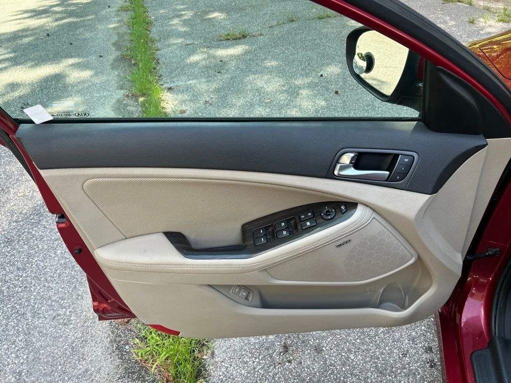 Used 2015 Red Kia EX image 14