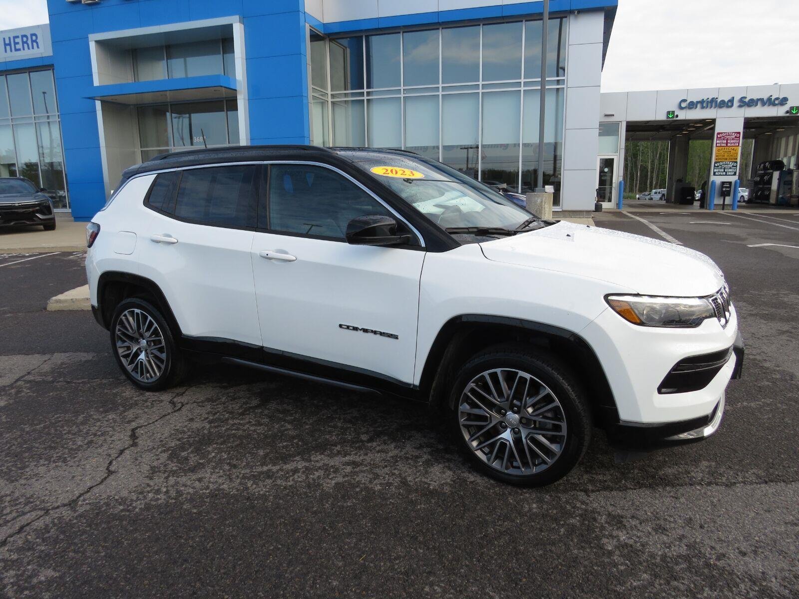 Used 2023 Bright White Clearcoat Jeep Limited image 5
