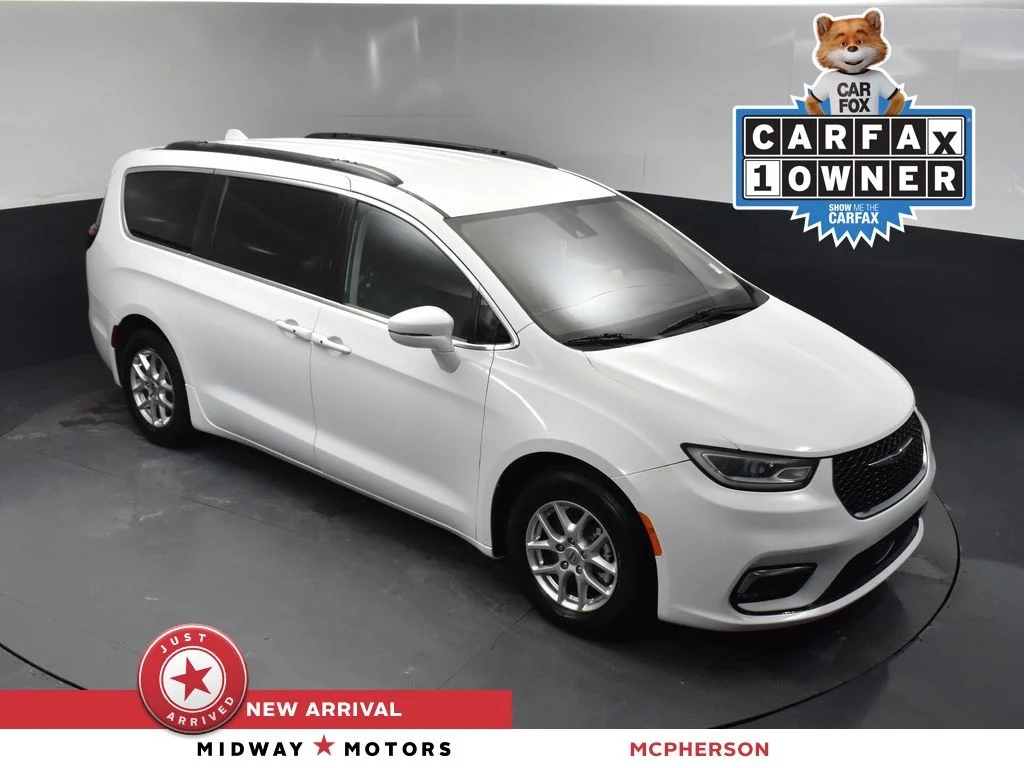 2022 Chrysler Pacifica Touring L's photo