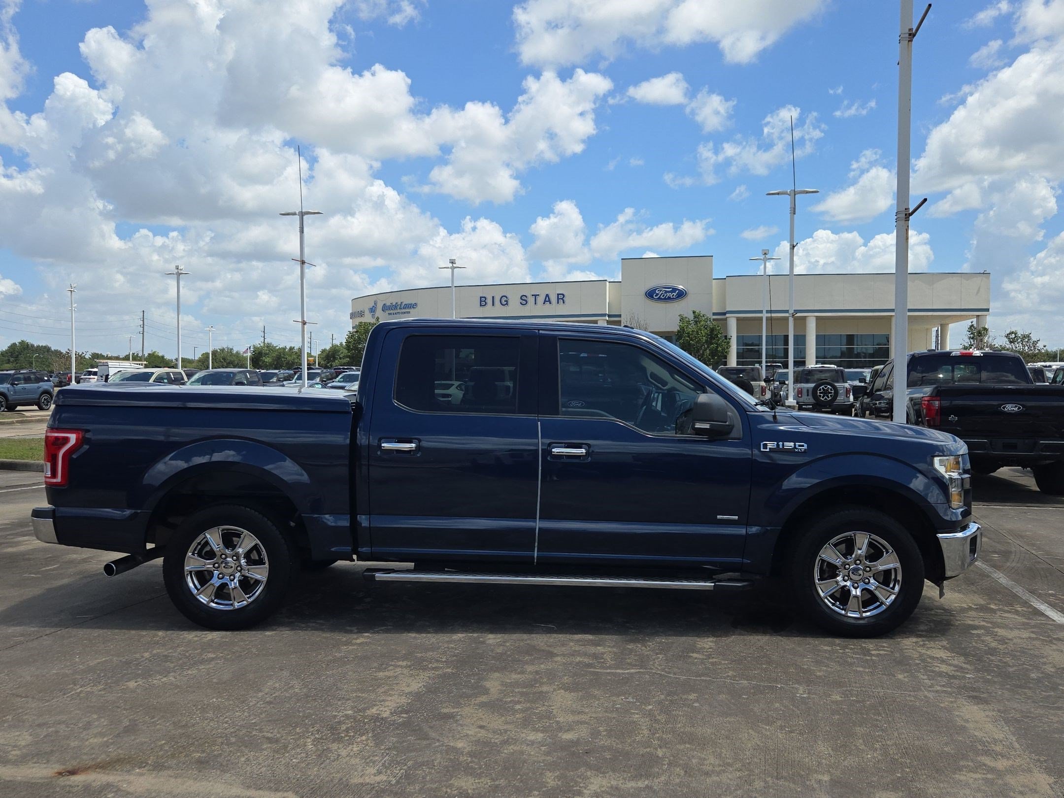 Used 2015 Blue Jeans Metallic Ford XLT image 2