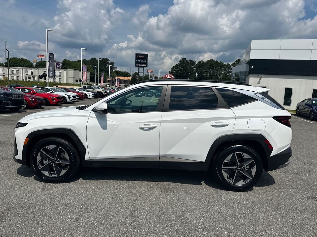 Used 2025 White Hyundai SEL image 4