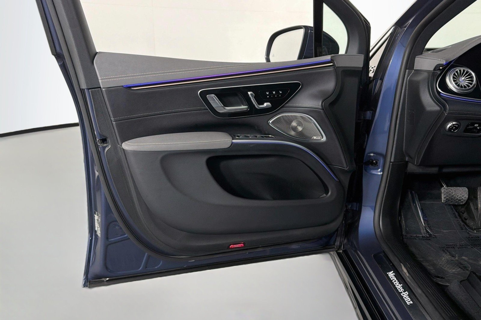 Used 2023 Twilight Blue Metallic Mercedes-Benz 580 image 22