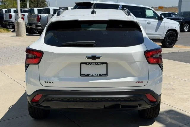Used 2026 Summit White Chevrolet 2RS image 5