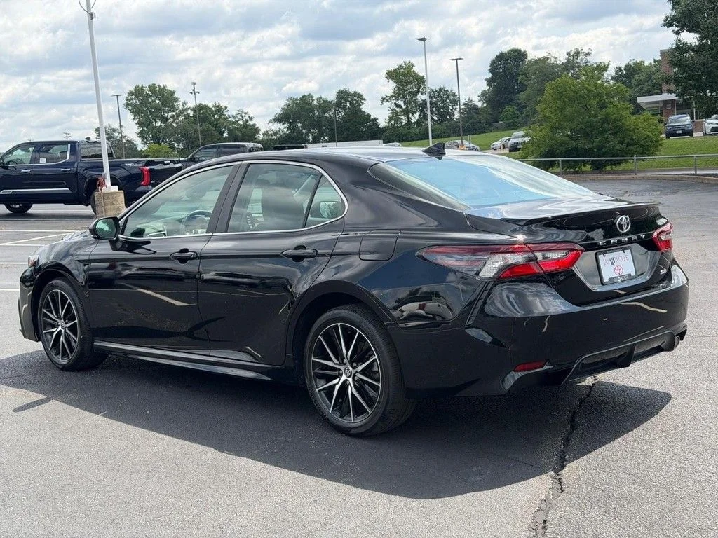 2024 Toyota Camry SE - Photo 8