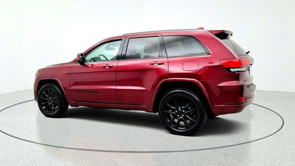 Used 2019 Velvet Red Pearlcoat Jeep Altitude 4x4 image 7