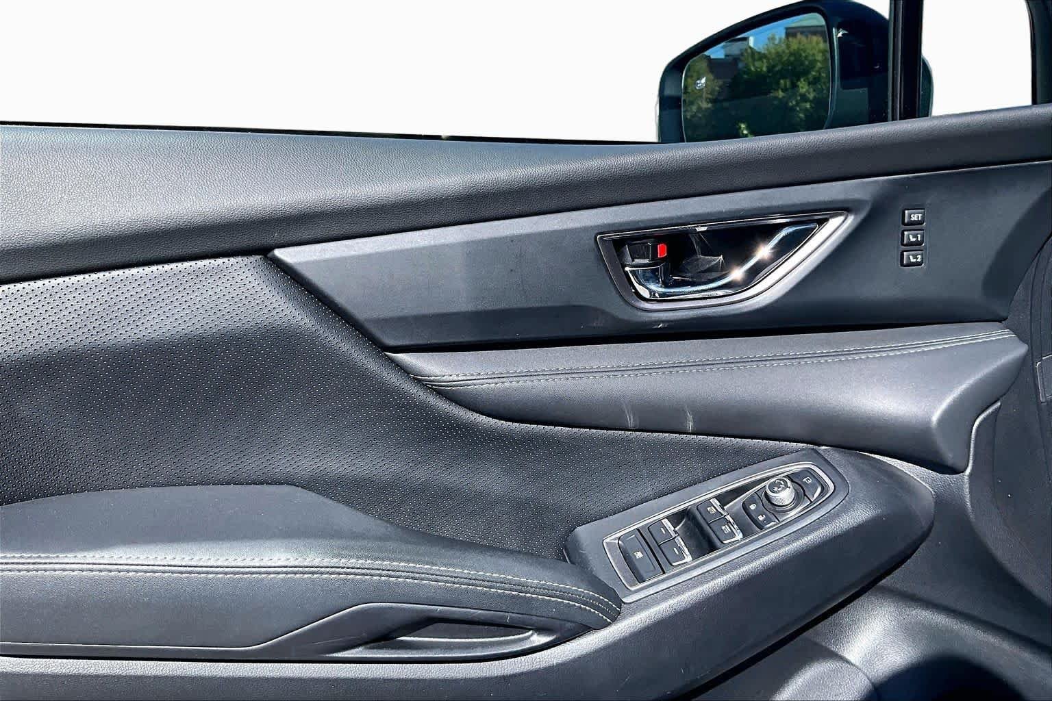 Used 2023 Ice Silver Metallic Subaru Limited image 22