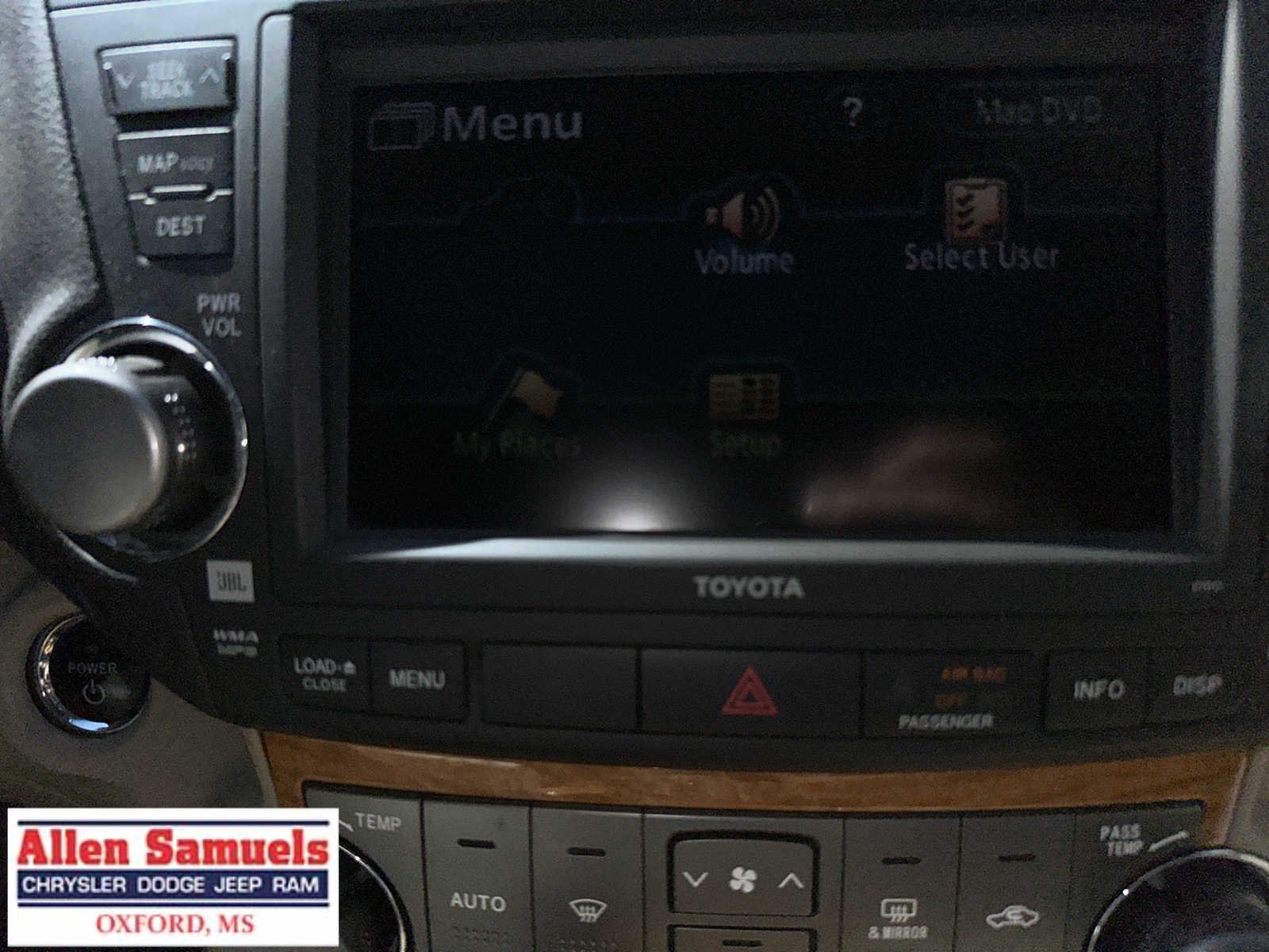 Used 2010 Blizzard Pearl Toyota Limited w/3rd Row image 29