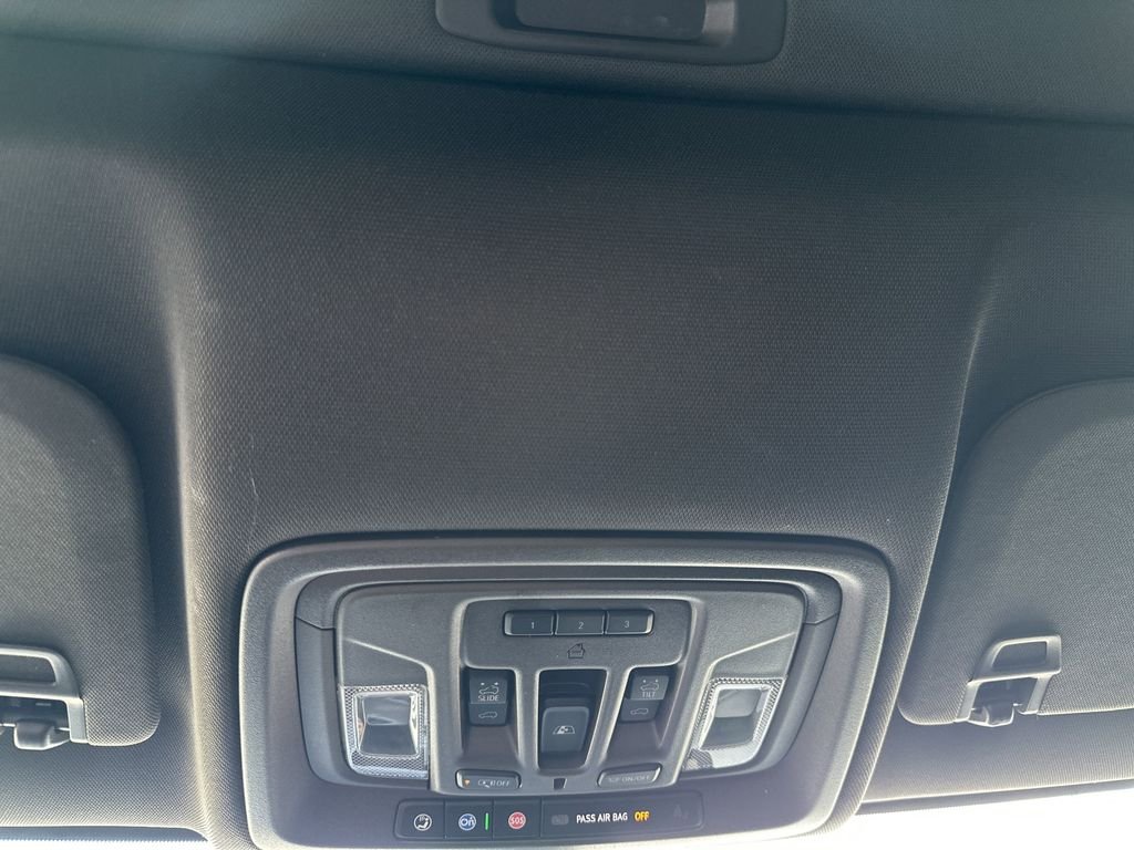 Used 2022 White GMC Denali image 27
