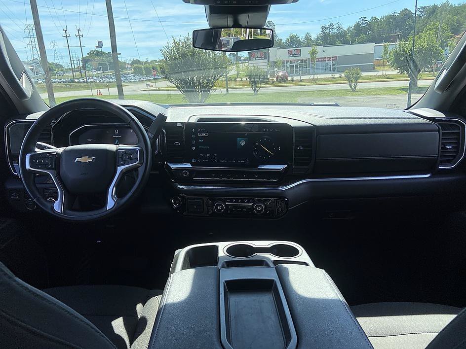 Used 2025 Summit White Chevrolet LT image 16