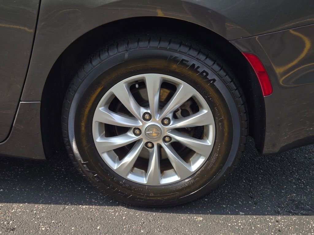 Used 2018 Gray Chrysler Touring L Plus image 14
