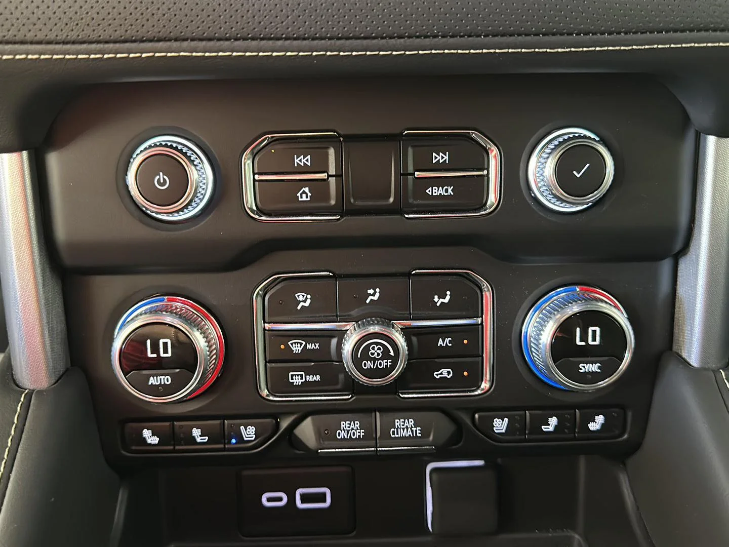 Used 2024 Sterling Metallic GMC SLT image 18