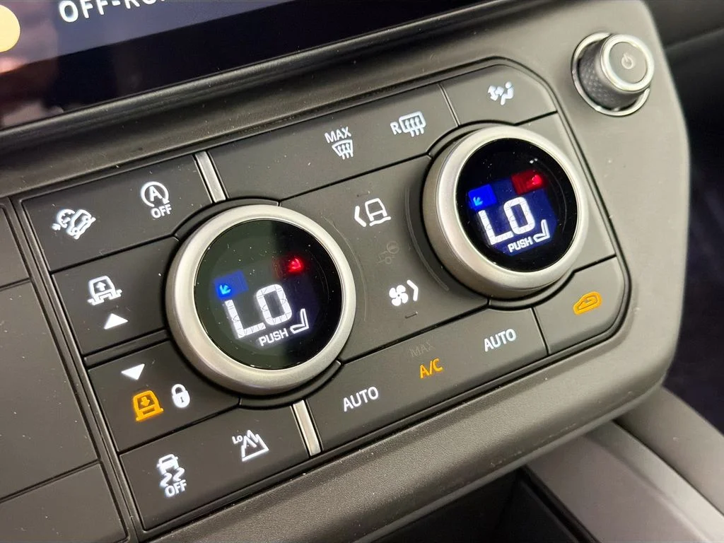 New 2026 Fuji White Land Rover X-Dynamic SE image 16