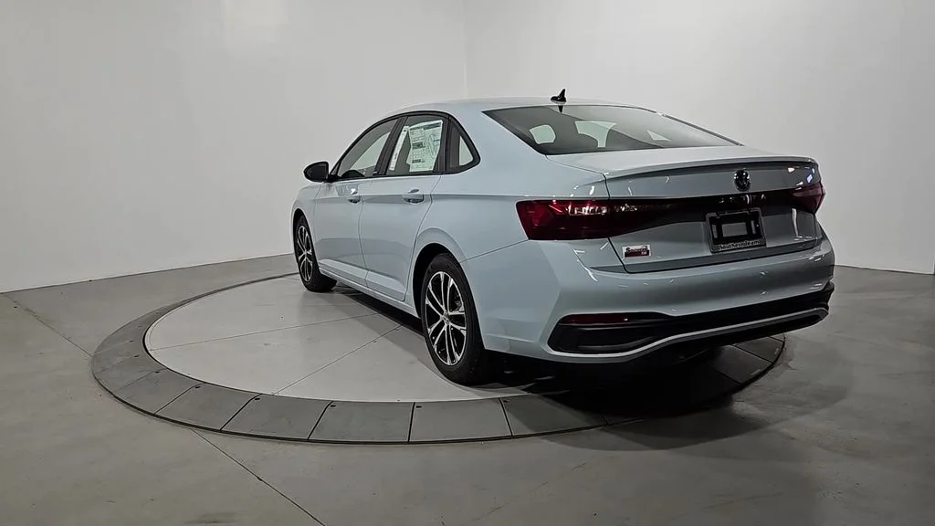 2026 Volkswagen Jetta Sport - Photo 3