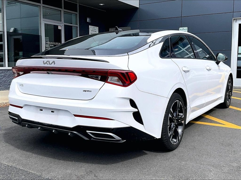 Used 2024 White Kia GT-Line image 4