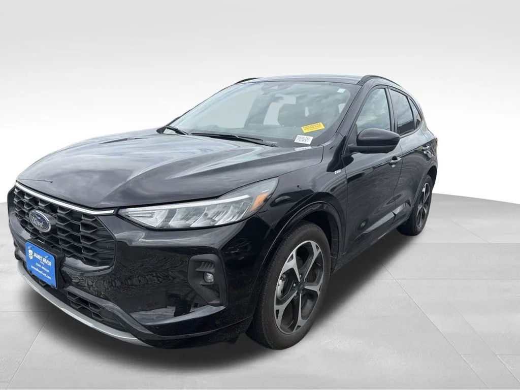 Used 2023 Black Metallic Ford ST-Line Select image 4