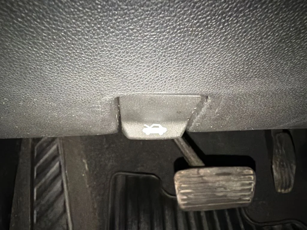 Used 2021 Summit White Chevrolet Custom image 22